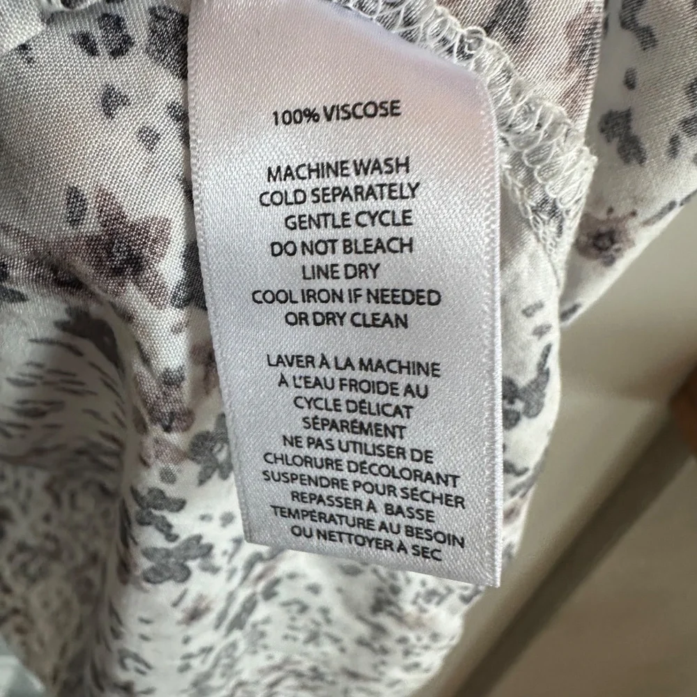 BEACHLUNCHLOUNGE Printed Button Down Top In Neutral Florets - Picture 4 of 5